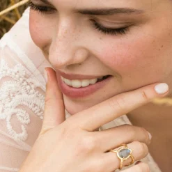 Bague Liva Labradorite en laiton doré-Moonstone Best