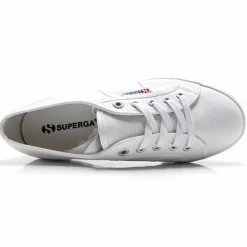 Femme Superga Baskets^Baskets Mania blanches