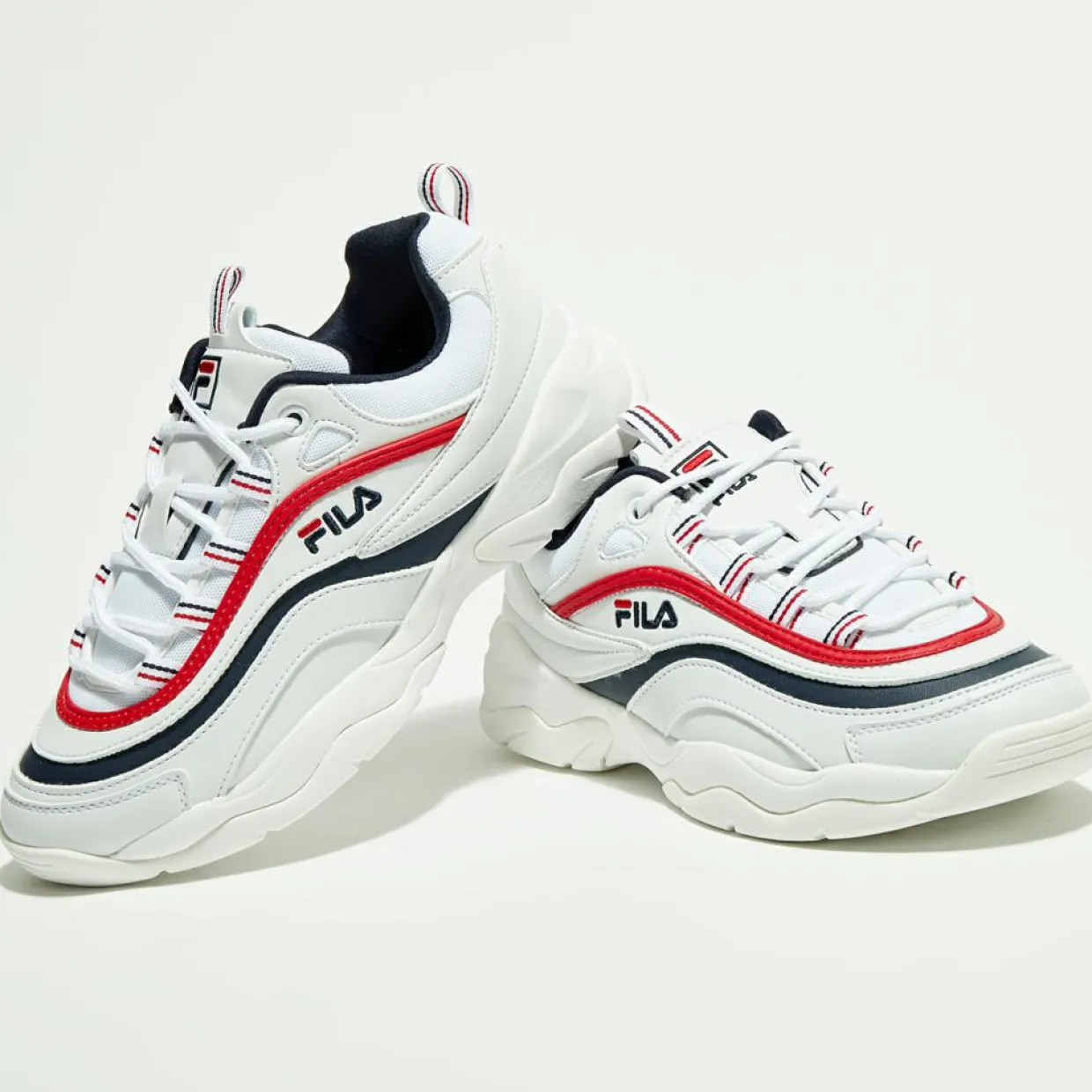 Femme Fila Baskets^Baskets Ray Low blanc/marine/rouge