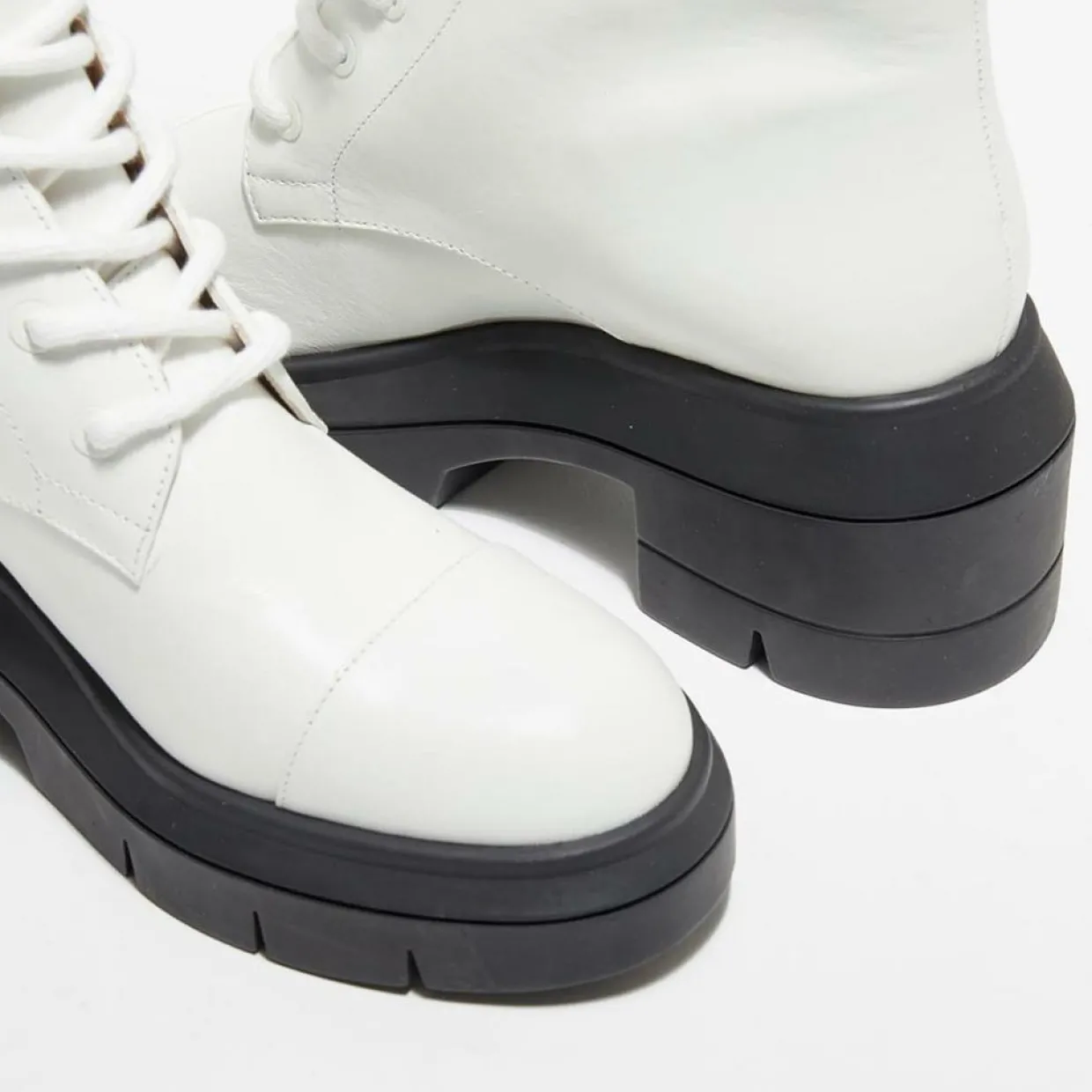 Femme Stuart Weitzman Bottines^Boots en Cuir Nisha blanches - Talon 7,5 cm