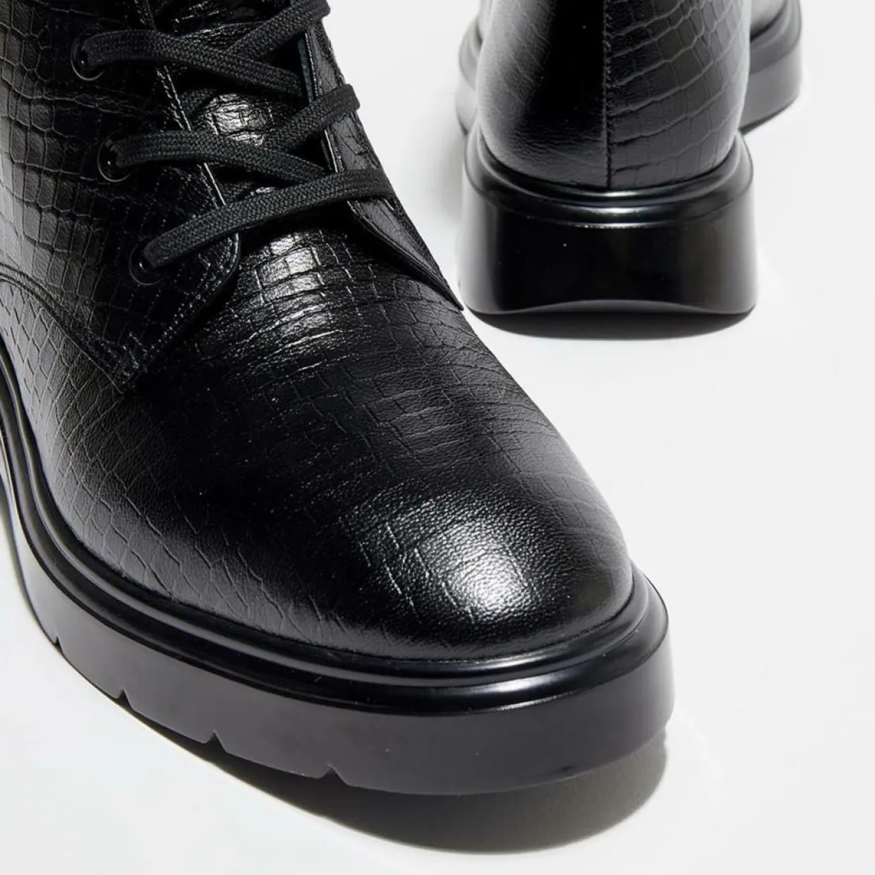 Femme Stuart Weitzman Bottines^Boots McKenzee effet reptile noires