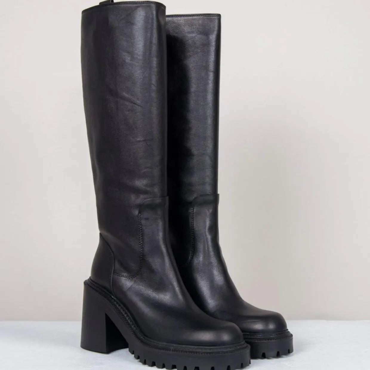 Bottes en Cuir noires - Talon 8 cm-Vic Matie Discount