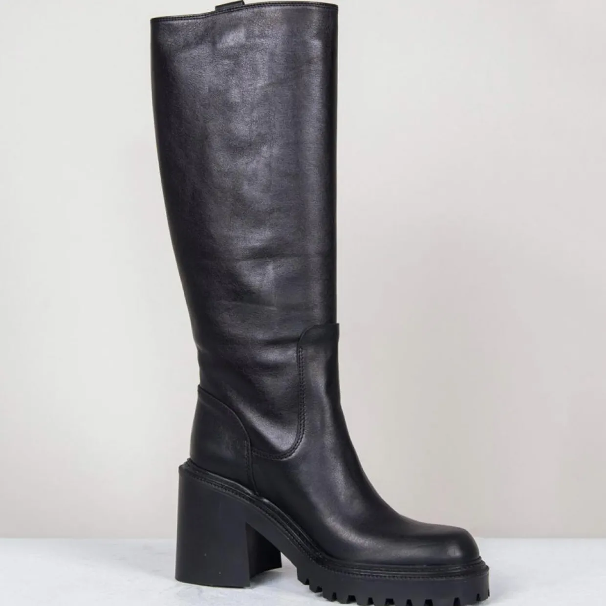 Bottes en Cuir noires - Talon 8 cm-Vic Matie Discount