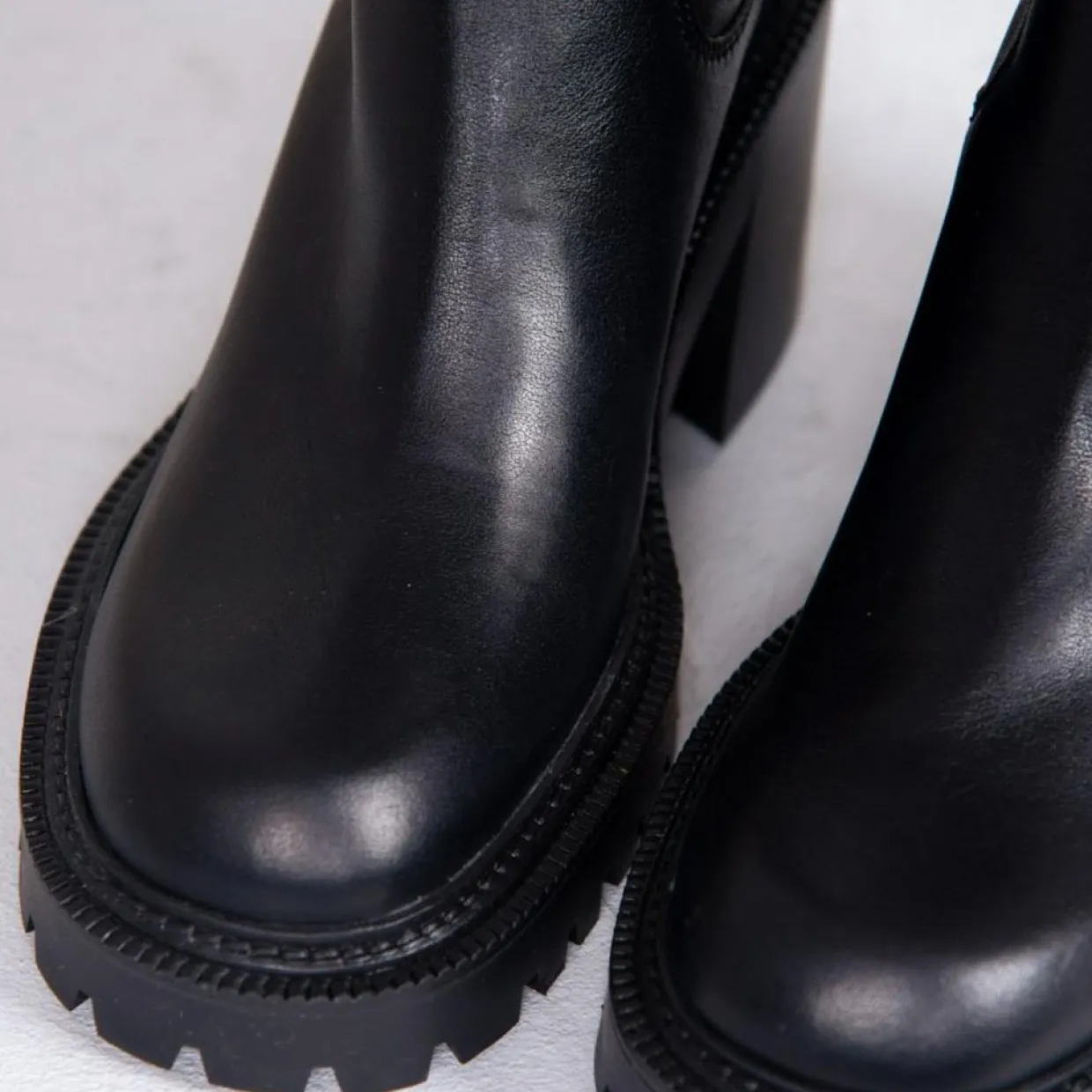 Bottes en Cuir noires - Talon 8 cm-Vic Matie Discount