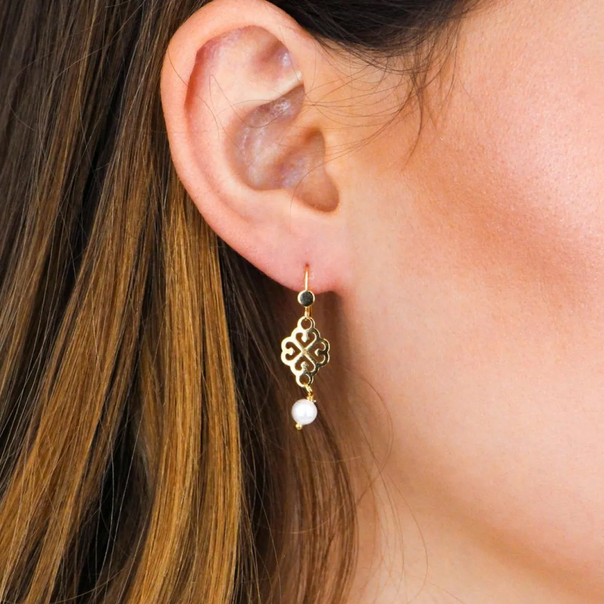 Boucles d'oreilles Moïra en Laiton doré & Perle-Nilaï Paris Hot