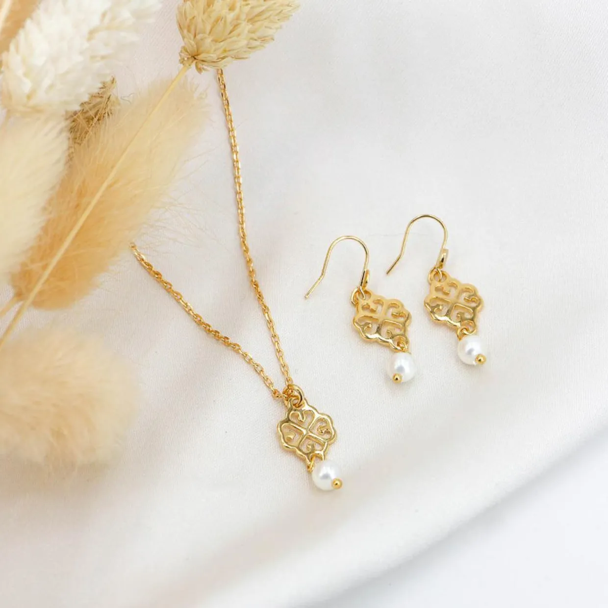 Boucles d'oreilles Moïra en Laiton doré & Perle-Nilaï Paris Hot