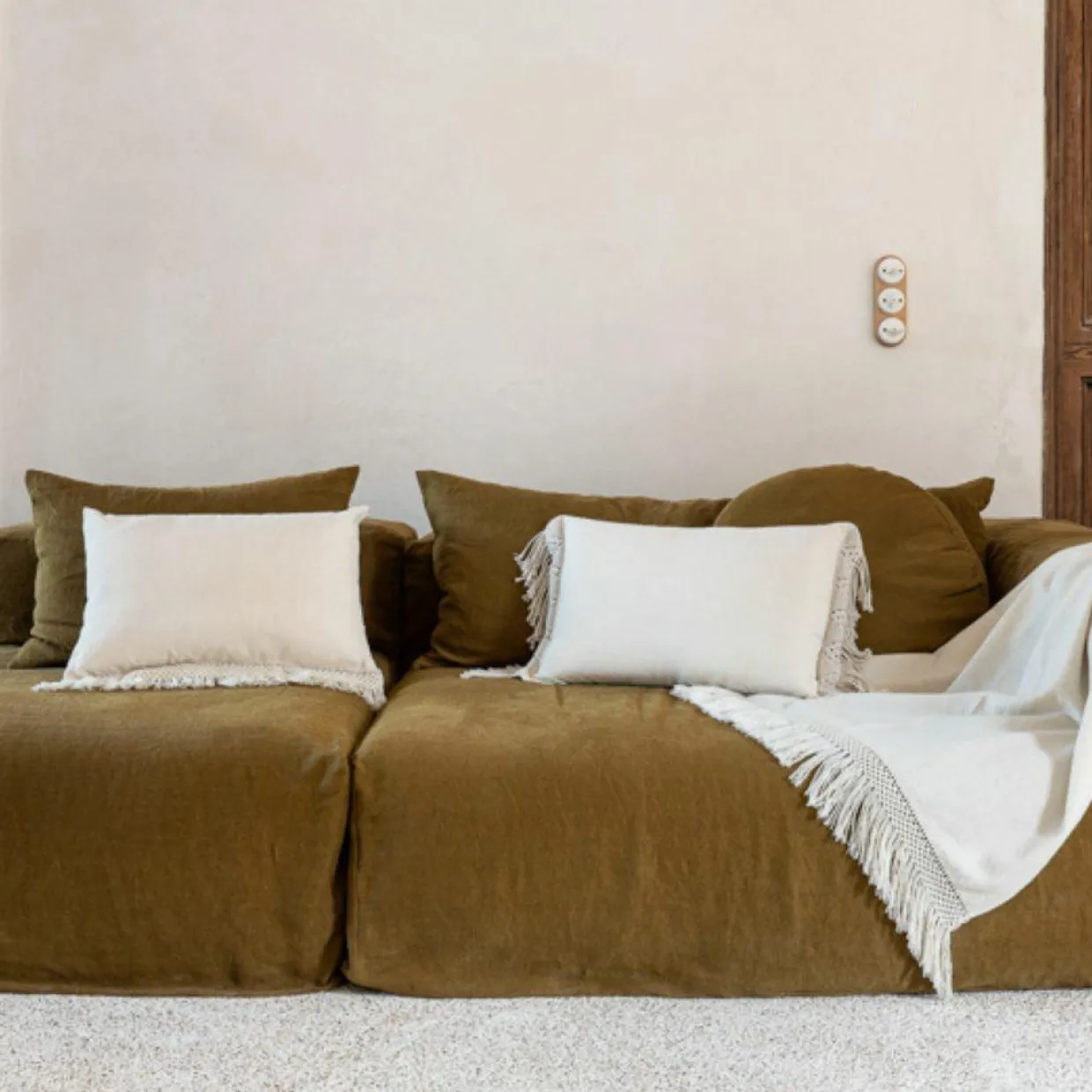 Coussin artisanal en laine beige 40x60 cm-Bed and Philosophy Clearance
