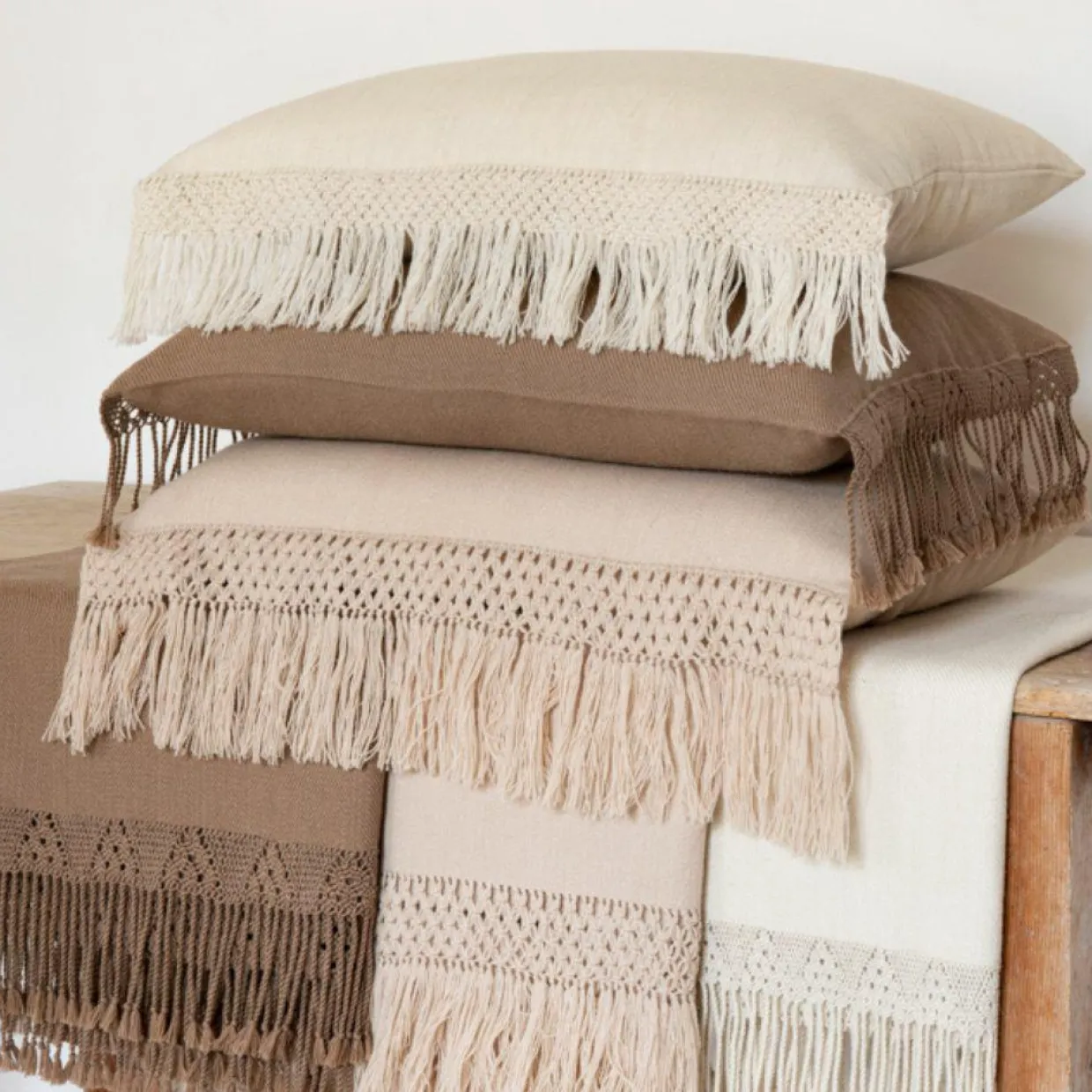 Coussin artisanal en laine beige 40x60 cm-Bed and Philosophy Clearance