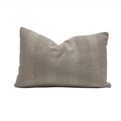 Coussin en crochet fait main beige 40x60cm-Bed and Philosophy Clearance