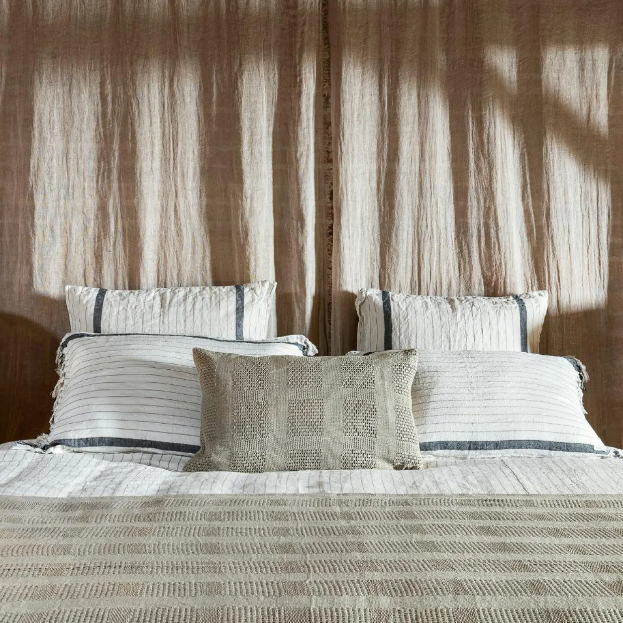 Coussin en crochet fait main beige 40x60cm-Bed and Philosophy Clearance
