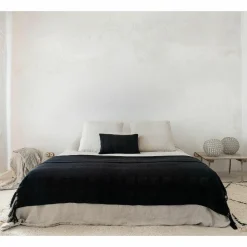 Coussin en crochet fait main noir 40x60cm-Bed and Philosophy Online
