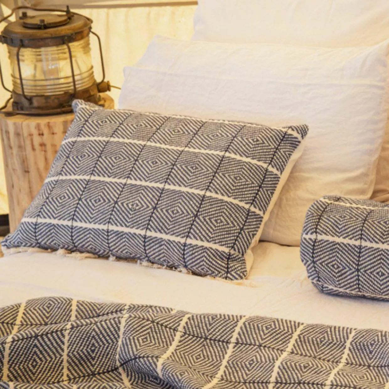 Coussin en lin et coton bleu 40x60cm-Bed and Philosophy New