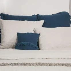 Bed and Philosophy Coussins, Galettes De Sièges^Coussin en lin frangé bleu 35x35cm