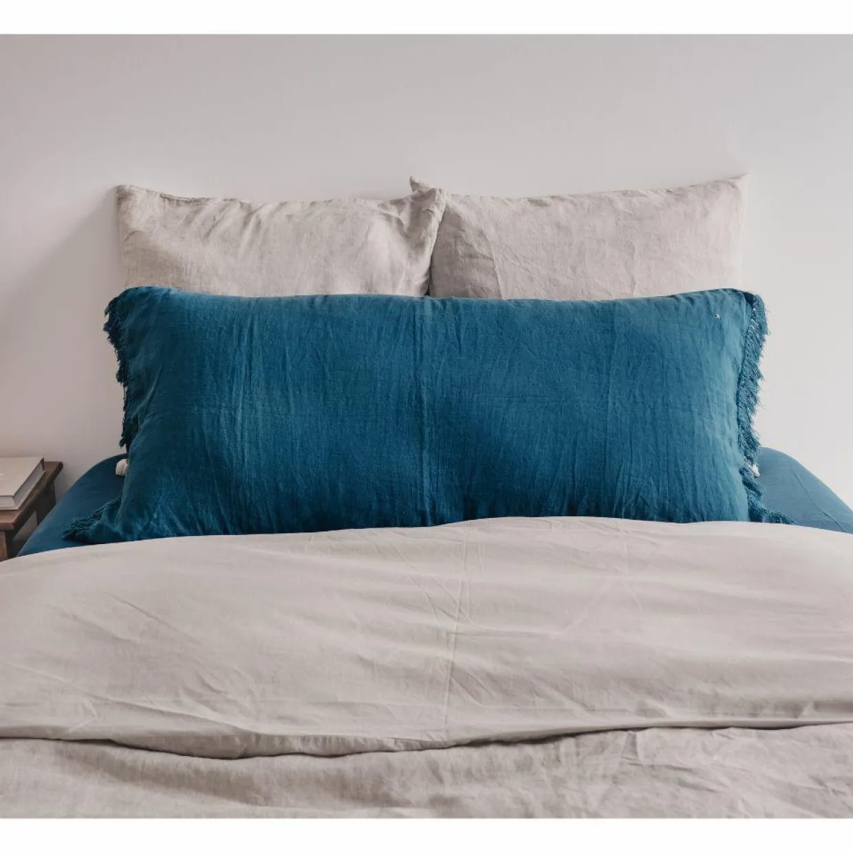 Coussin en lin frangé bleu 55x110cm-Bed and Philosophy Best