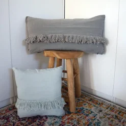Coussin en lin frangé gris 30x60cm-Bed and Philosophy Online