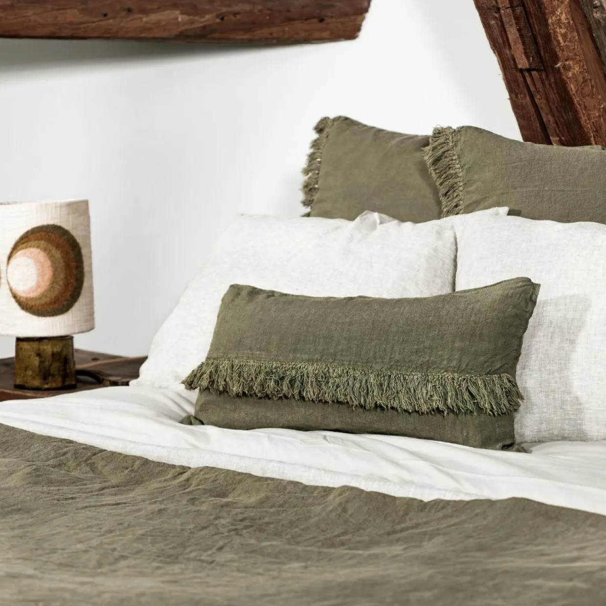 Coussin en lin frangé vert 30x60cm-Bed and Philosophy
