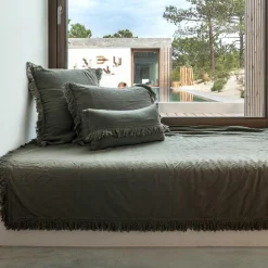 Coussin en lin frangé vert 30x60cm-Bed and Philosophy