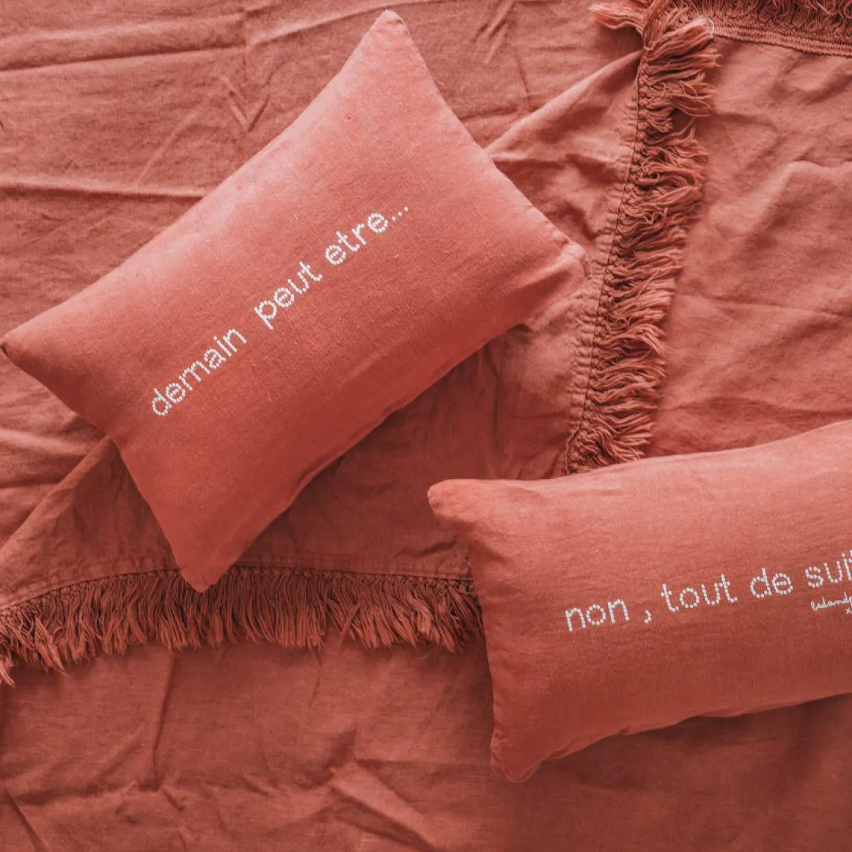 Bed and Philosophy Linge De Lit, Ensembles^Couvre-lit en lin finitions frangées rouge 250x250cm