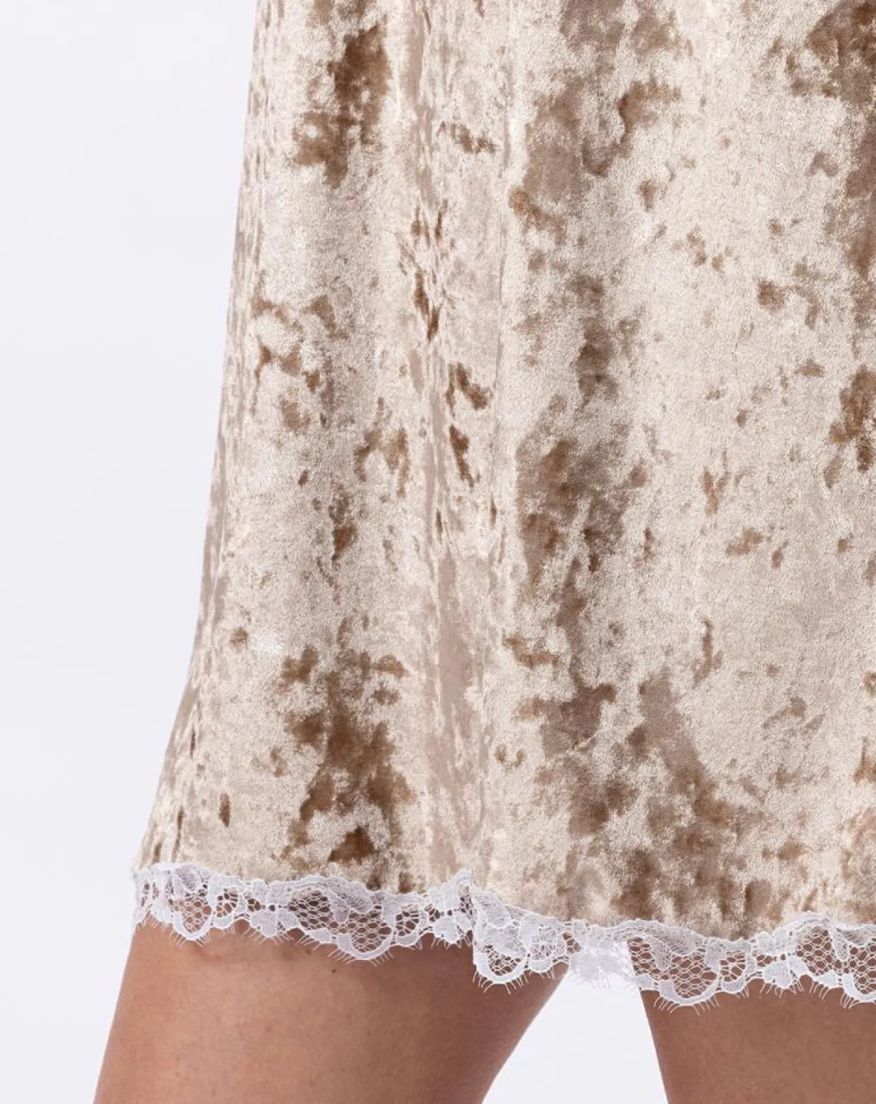 Femme Le Chat Lingerie, Nuit^Nuisette en velours Platine dorée