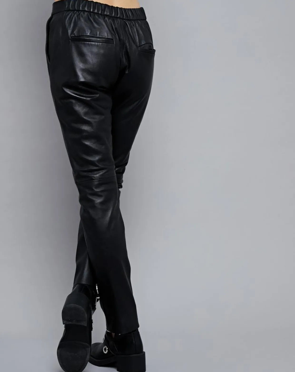 Pantalon droit en Cuir Masala noir-Chyston New